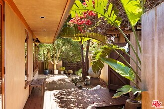 21071 Waveview Dr in Topanga, CA - Building Photo - Building Photo