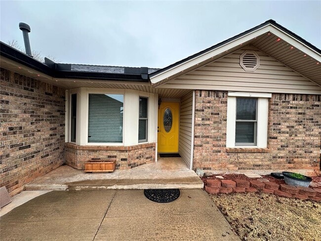 2221 NE 8th St in Moore, OK - Foto de edificio - Building Photo