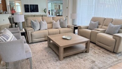 391 4th St S in Naples, FL - Building Photo - Building Photo