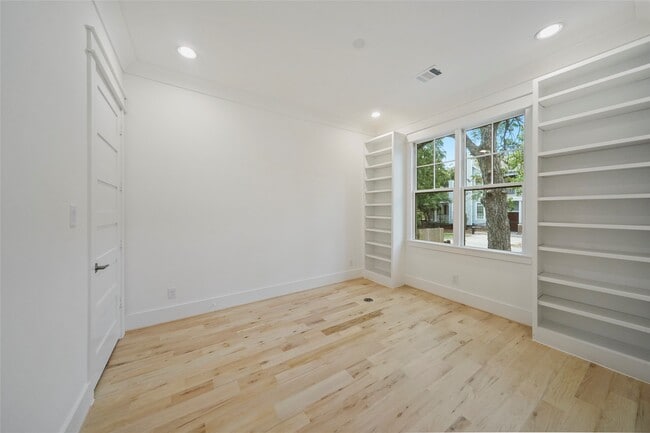 property at 914 Waverly St