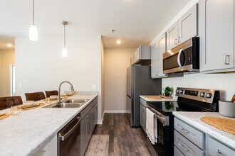 The Belleview - Student Friendly Housing in Kansas City, MO - Building Photo - Interior Photo