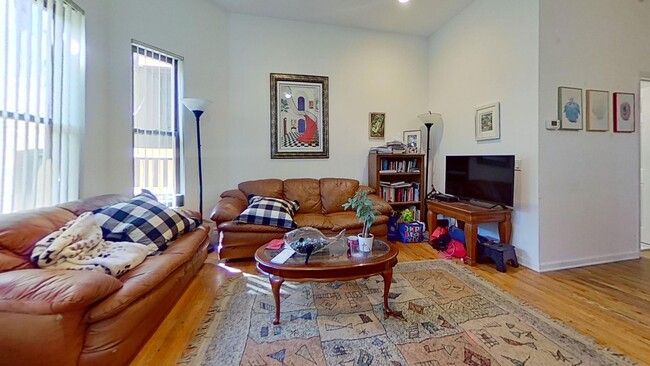 property at 723 W Briar Pl
