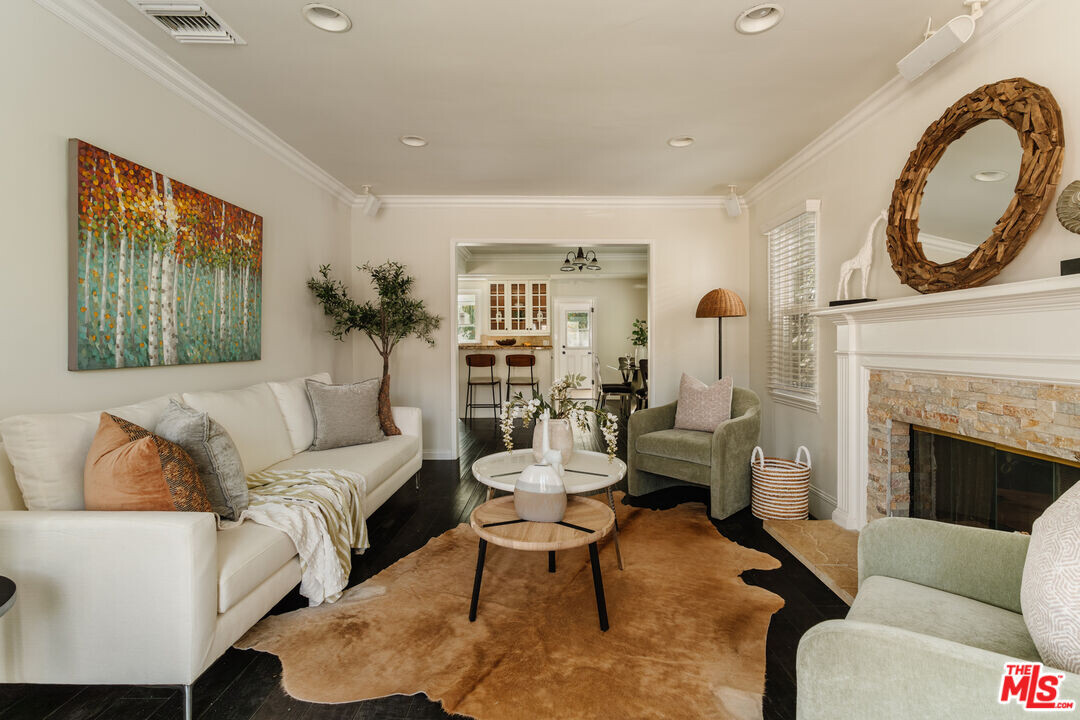 14204 Hortense St in Los Angeles, CA - Building Photo