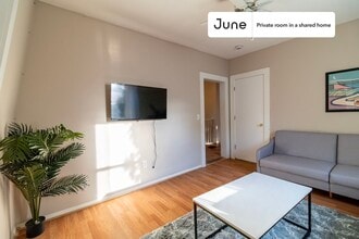Private bedroom in 2 bed/1 bath Home in Boston, MA - Building Photo - Building Photo