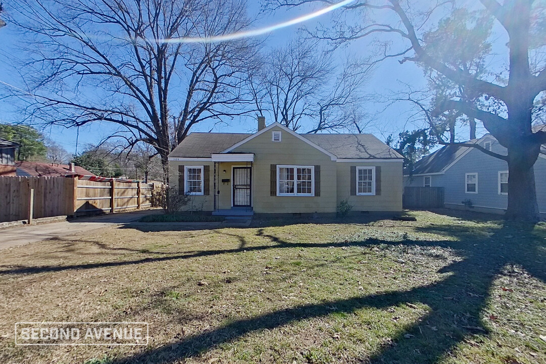 1424 S Highland St in Memphis, TN - Building Photo