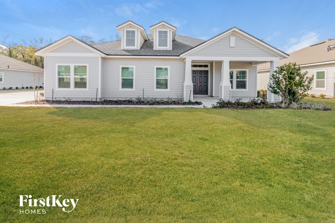 3614 Oglebay Dr in Green Cove Springs, FL - Foto de edificio