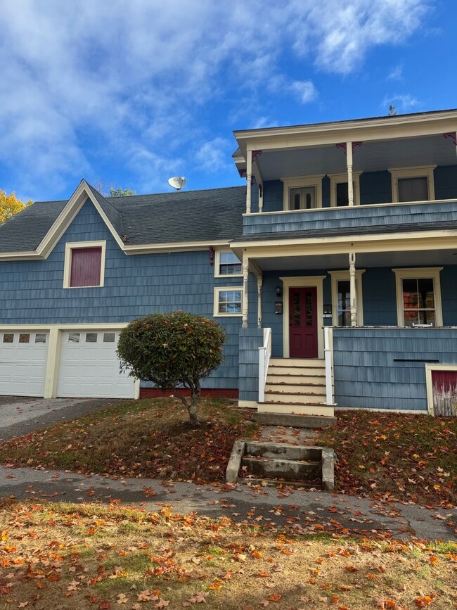 53 Gale Ave, Unit 2 in Laconia, NH - Building Photo - Building Photo