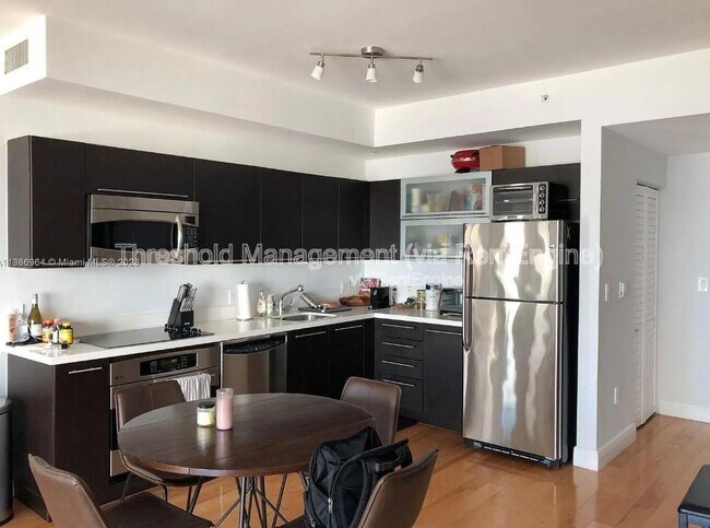 90 SW 3rd St, Unit 2014 in Miami, FL - Building Photo - Building Photo