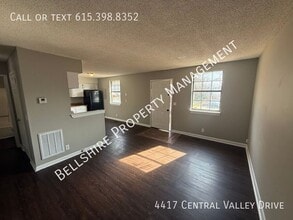 4417 Central Valley Dr in Nashville, TN - Foto de edificio - Building Photo