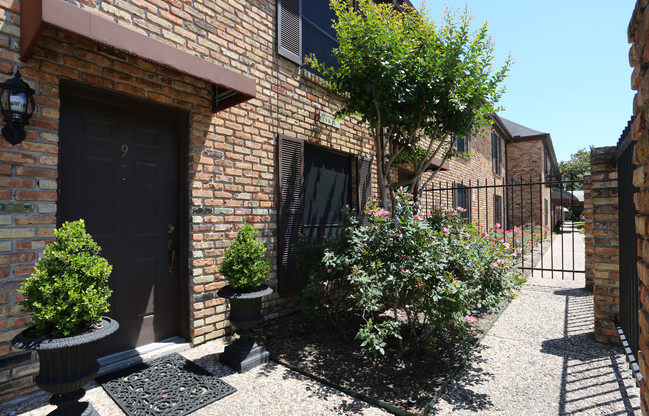 Constitution Square Apartments in Houston, TX - Building Photo - Building Photo