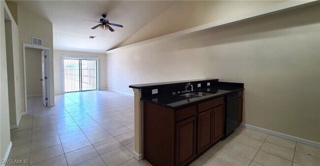 113 SE 12th Terrace in Cape Coral, FL - Building Photo - Building Photo