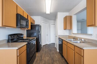 Crescent Village in Elgin, TX - Building Photo