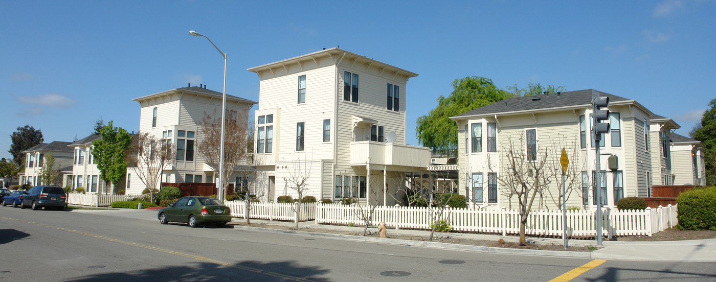 Pickering Place in Fremont, CA - Building Photo