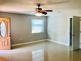944 NW 51st St in Miami, FL - Building Photo