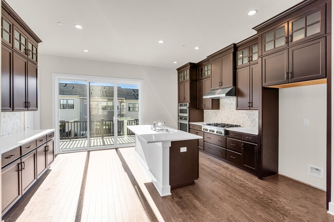 6 Augustus Dr in Middletown, NJ - Building Photo - Building Photo