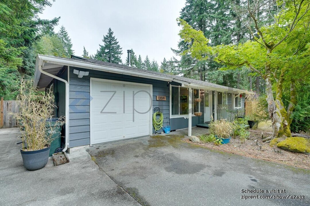 13519 97th Ave NW in Gig Harbor, WA - Building Photo