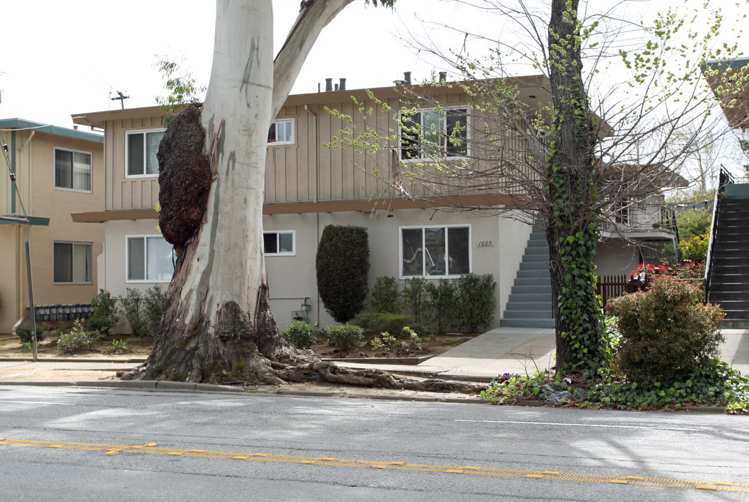 1009 El Camino Real in Burlingame, CA - Building Photo