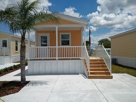 38 Lily Dr in Lake Placid, FL - Building Photo
