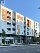 2000 Bathurst St in Toronto, ON - Building Photo