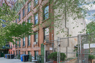 160 E 111th St in New York, NY - Building Photo - Building Photo