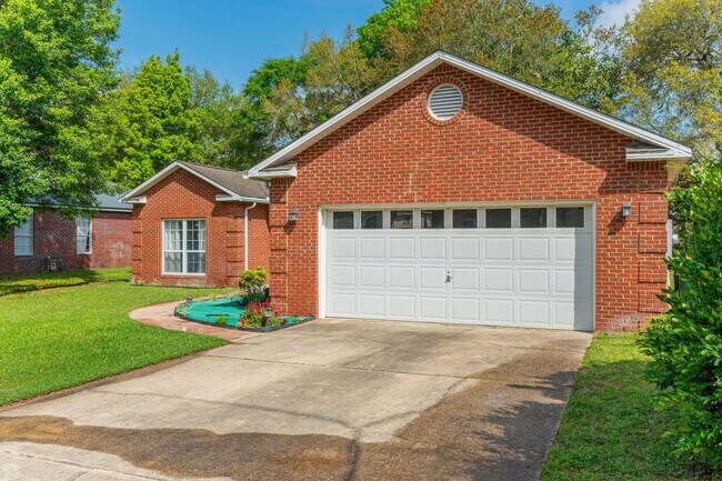 1729 Wren Way in Niceville, FL - Building Photo - Building Photo
