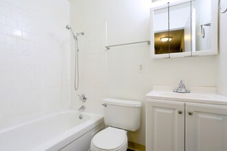 Park Place at Land Park in Sacramento, CA - Building Photo - Interior Photo
