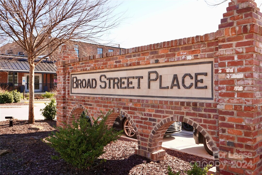 166 N Broad St-Unit -201 in Mooresville, NC - Building Photo