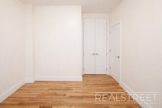 Magnificent LARGE 1 Bed Apt Across from Botanic Gardens!, Unit 2C2 in Brooklyn, NY - Building Photo - Building Photo