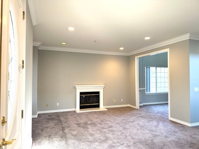 27 Hampton Ct in Alhambra, CA - Foto de edificio - Building Photo