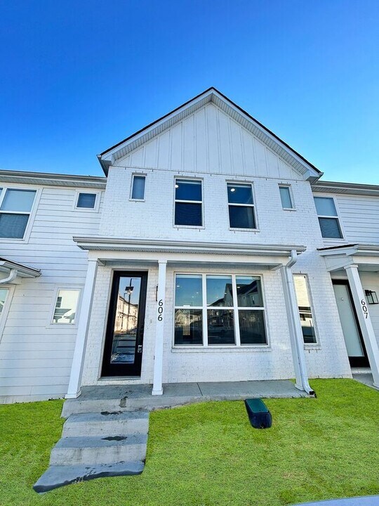 606 Mason Ward Pl in Lebanon, TN - Building Photo