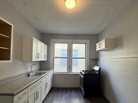 418-418 Leslie St in Newark, NJ - Building Photo