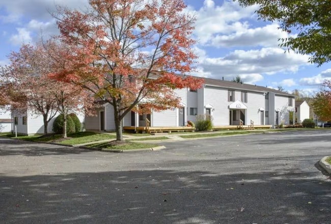 168 Fox Hill Ln in Enfield, CT - Foto de edificio - Building Photo