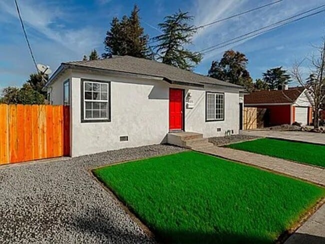921 Fourth St in Ripon, CA - Building Photo - Building Photo