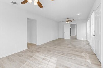 16643 Lake Cir in Conroe, TX - Building Photo - Building Photo