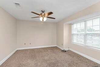 1066 Manson Dr, Unit Apt D in Baton Rouge, LA - Foto de edificio - Building Photo