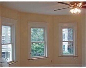 14 E Milton Rd, Unit 4A in Brookline, MA - Building Photo - Building Photo