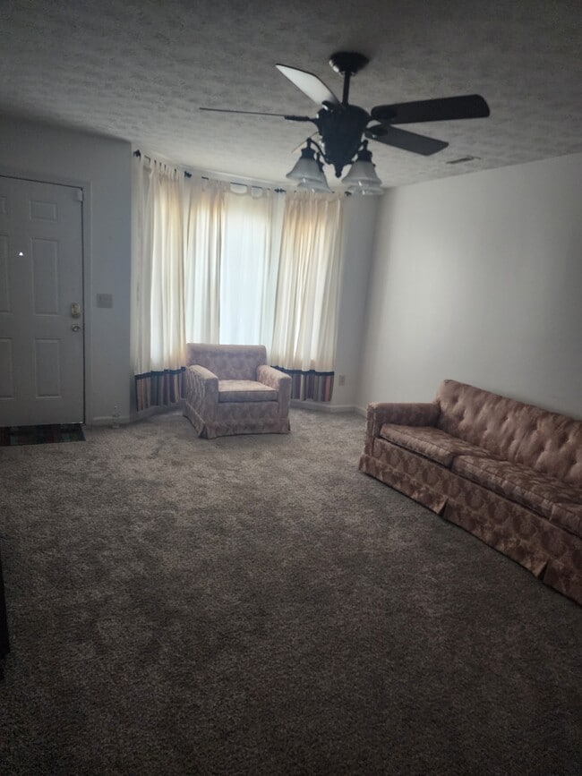 2407 Soaring Heights Ct in Sellersburg, IN - Building Photo - Building Photo