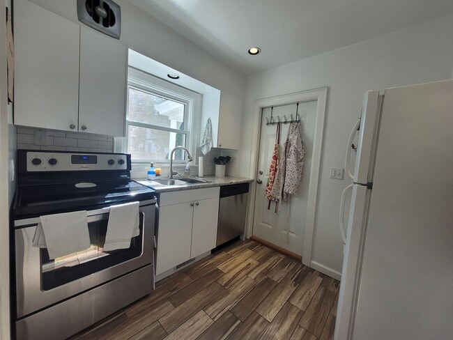 227-227 Summit Ave in Eau Claire, WI - Building Photo - Building Photo