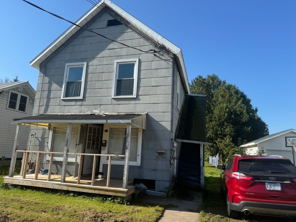 1017 State St in Ogdensburg, NY - Building Photo