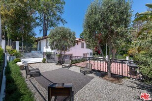 905 Hartford Way in Beverly Hills, CA - Building Photo