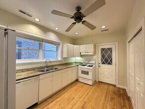 2619 W Greenleaf Ave in Chicago, IL - Building Photo - Building Photo