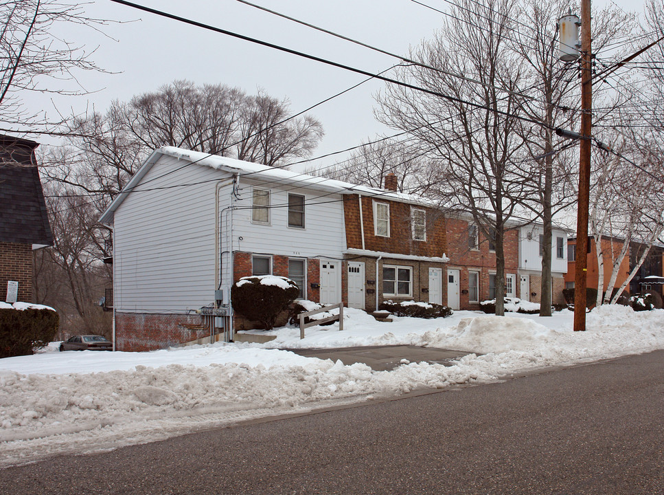 500 Zahn Dr in Akron, OH - Foto de edificio