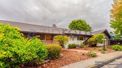 3406 Sidney Square in Santa Rosa, CA - Foto de edificio - Building Photo
