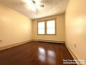 595 Fellsway W, Unit 1 in Medford, MA - Building Photo - Building Photo