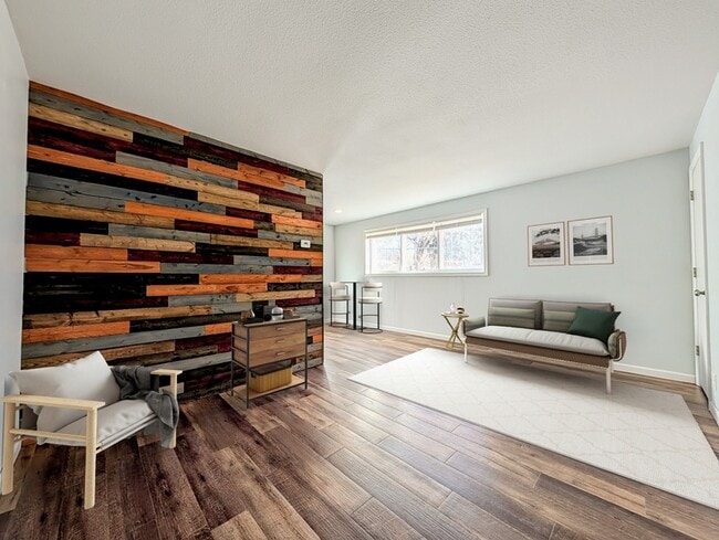 306 Central Dr in Pella, IA - Building Photo - Building Photo