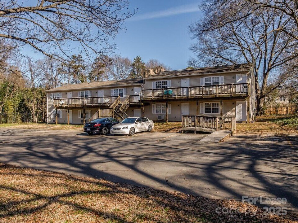 2611 Holton Ave in Charlotte, NC - Building Photo