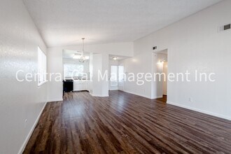 9904 Cimarron Trails Dr in Bakersfield, CA - Building Photo - Building Photo