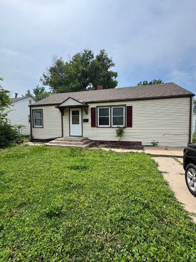 property at 707 N Spruce St