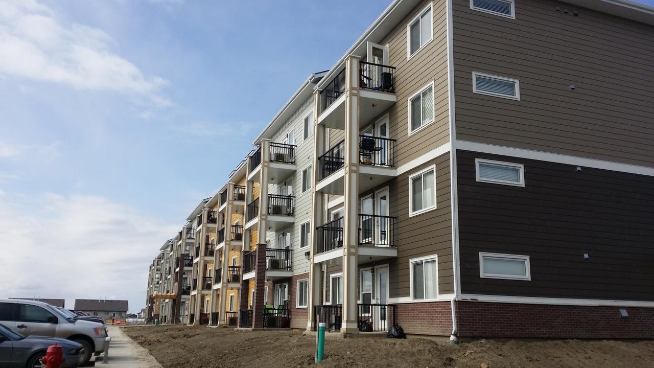 Elk Pointe Estates in Grande Prairie, AB - Building Photo