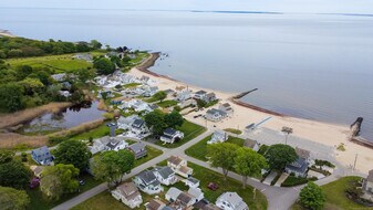 31 Meriden Rd in Old Lyme, CT - Building Photo